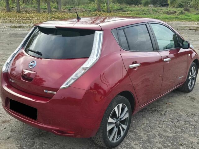 Красный Ниссан Лиф, объемом двигателя 0 л и пробегом 99 тыс. км за 3000 $, фото 7 на Automoto.ua