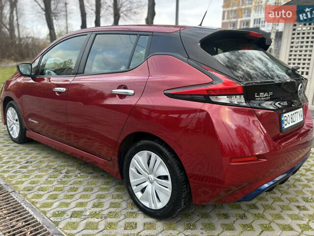 Красный Ниссан Лиф, объемом двигателя 0 л и пробегом 62 тыс. км за 11990 $, фото 3 на Automoto.ua