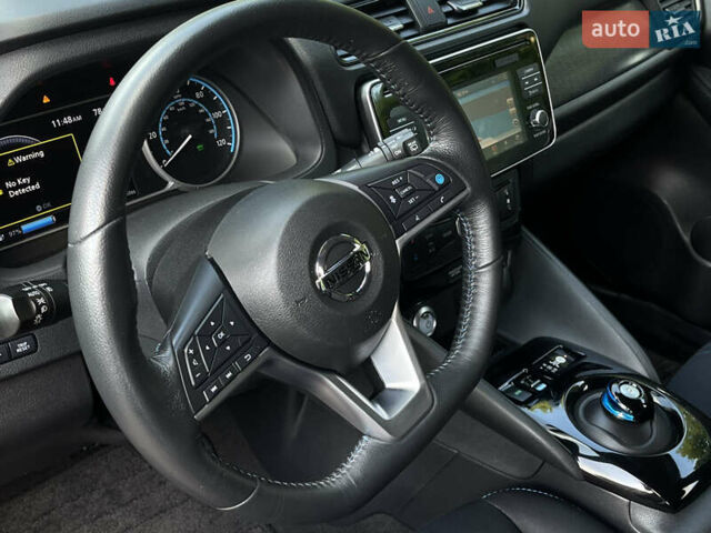 Красный Ниссан Лиф, объемом двигателя 0 л и пробегом 117 тыс. км за 12000 $, фото 9 на Automoto.ua