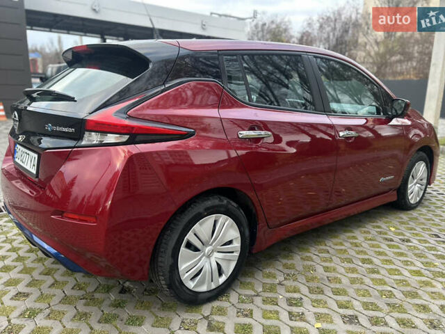 Красный Ниссан Лиф, объемом двигателя 0 л и пробегом 62 тыс. км за 11990 $, фото 4 на Automoto.ua