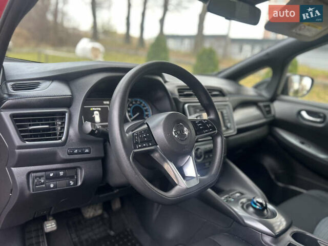 Красный Ниссан Лиф, объемом двигателя 0 л и пробегом 62 тыс. км за 11990 $, фото 11 на Automoto.ua
