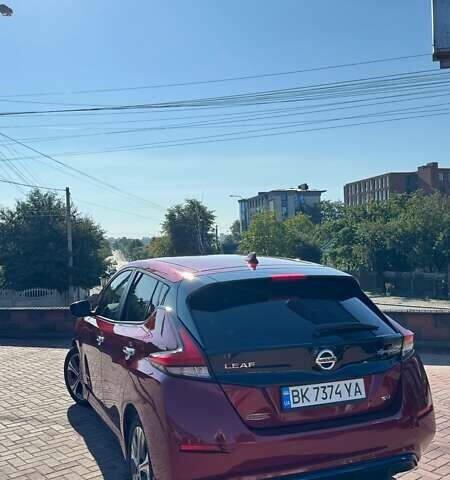 Красный Ниссан Лиф, объемом двигателя 0 л и пробегом 90 тыс. км за 11500 $, фото 10 на Automoto.ua