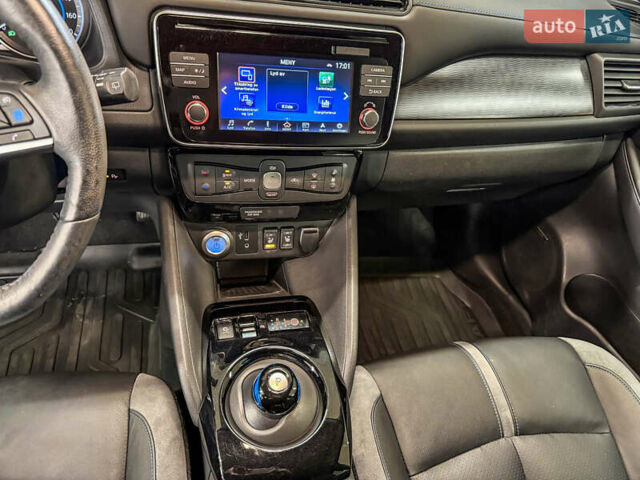 Красный Ниссан Лиф, объемом двигателя 0 л и пробегом 25 тыс. км за 8500 $, фото 14 на Automoto.ua