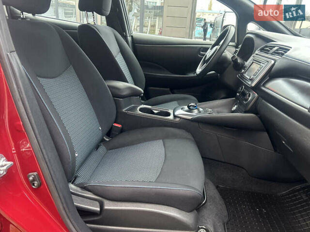 Красный Ниссан Лиф, объемом двигателя 0 л и пробегом 62 тыс. км за 11990 $, фото 9 на Automoto.ua