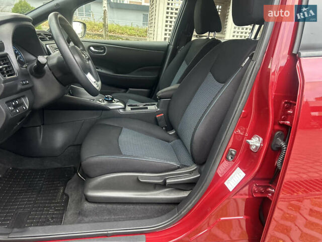 Красный Ниссан Лиф, объемом двигателя 0 л и пробегом 62 тыс. км за 11990 $, фото 7 на Automoto.ua