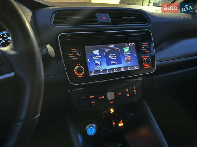 Красный Ниссан Лиф, объемом двигателя 0 л и пробегом 134 тыс. км за 12500 $, фото 16 на Automoto.ua