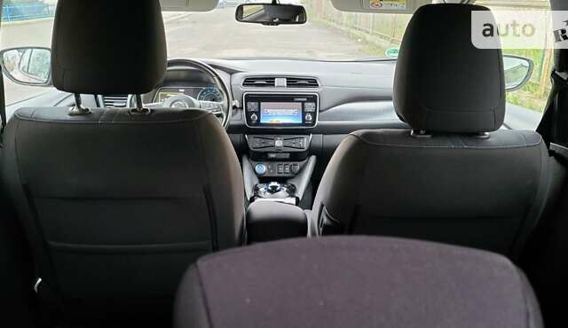 Красный Ниссан Лиф, объемом двигателя 0 л и пробегом 60 тыс. км за 13000 $, фото 14 на Automoto.ua