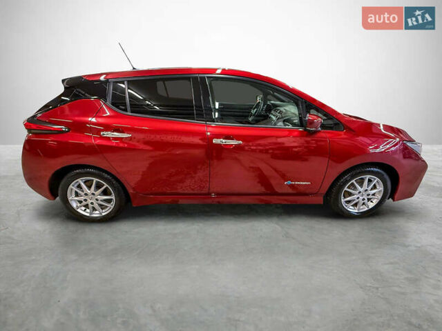 Красный Ниссан Лиф, объемом двигателя 0 л и пробегом 25 тыс. км за 8500 $, фото 5 на Automoto.ua