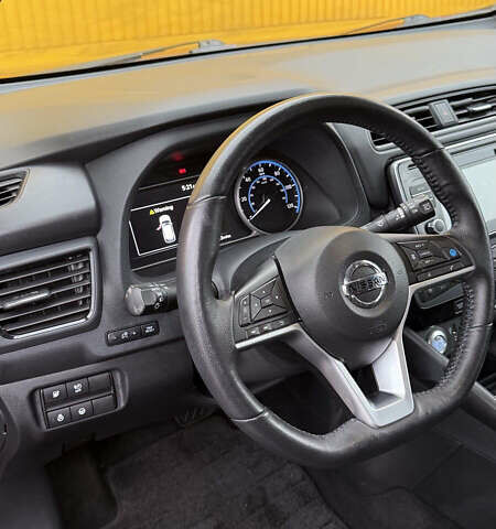 Червоний Ніссан Ліф, об'ємом двигуна 0 л та пробігом 74 тис. км за 14500 $, фото 5 на Automoto.ua