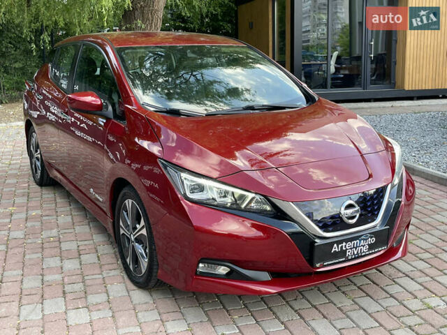 Красный Ниссан Лиф, объемом двигателя 0 л и пробегом 117 тыс. км за 12000 $, фото 20 на Automoto.ua