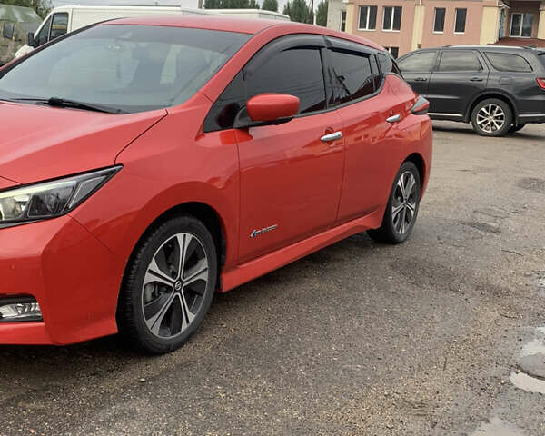 Красный Ниссан Лиф, объемом двигателя 0 л и пробегом 89 тыс. км за 12500 $, фото 2 на Automoto.ua