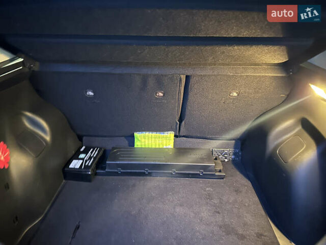 Красный Ниссан Лиф, объемом двигателя 0 л и пробегом 134 тыс. км за 12500 $, фото 6 на Automoto.ua