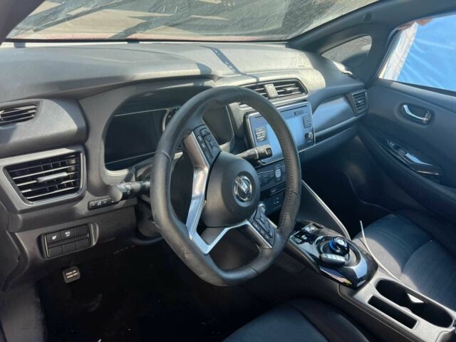 Красный Ниссан Лиф, объемом двигателя 0 л и пробегом 61 тыс. км за 252 $, фото 6 на Automoto.ua