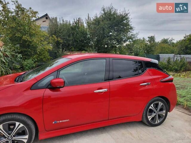 Червоний Ніссан Ліф, об'ємом двигуна 0 л та пробігом 81 тис. км за 13199 $, фото 4 на Automoto.ua