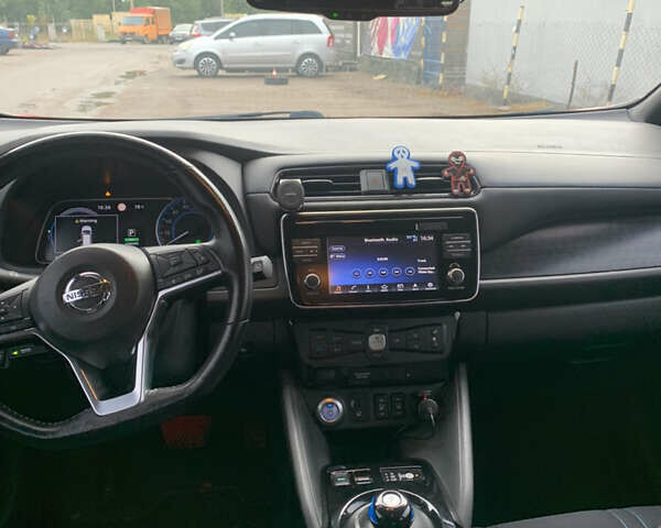 Красный Ниссан Лиф, объемом двигателя 0 л и пробегом 89 тыс. км за 12500 $, фото 10 на Automoto.ua