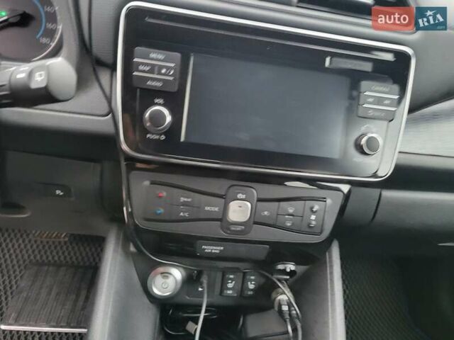 Червоний Ніссан Ліф, об'ємом двигуна 0 л та пробігом 81 тис. км за 13199 $, фото 8 на Automoto.ua