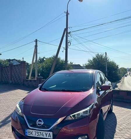 Красный Ниссан Лиф, объемом двигателя 0 л и пробегом 90 тыс. км за 11500 $, фото 3 на Automoto.ua