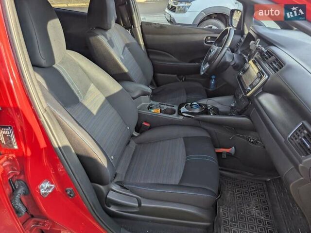 Красный Ниссан Лиф, объемом двигателя 0 л и пробегом 125 тыс. км за 12700 $, фото 16 на Automoto.ua