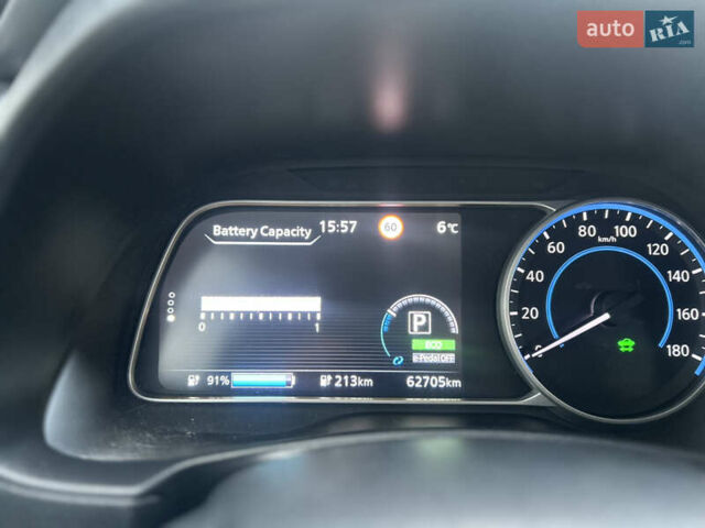 Красный Ниссан Лиф, объемом двигателя 0 л и пробегом 62 тыс. км за 11990 $, фото 14 на Automoto.ua