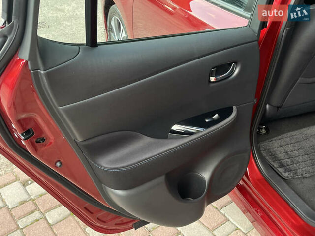 Красный Ниссан Лиф, объемом двигателя 0 л и пробегом 117 тыс. км за 12000 $, фото 11 на Automoto.ua