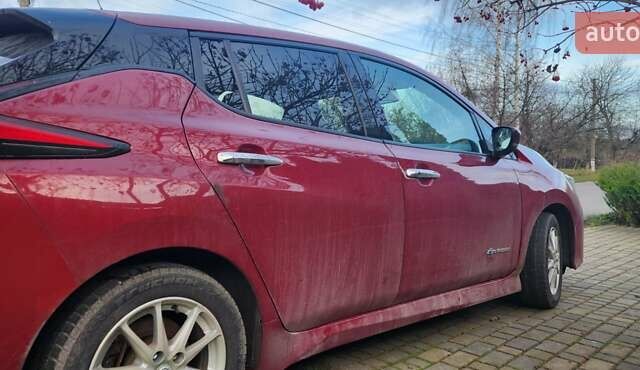 Красный Ниссан Лиф, объемом двигателя 0 л и пробегом 130 тыс. км за 10950 $, фото 3 на Automoto.ua