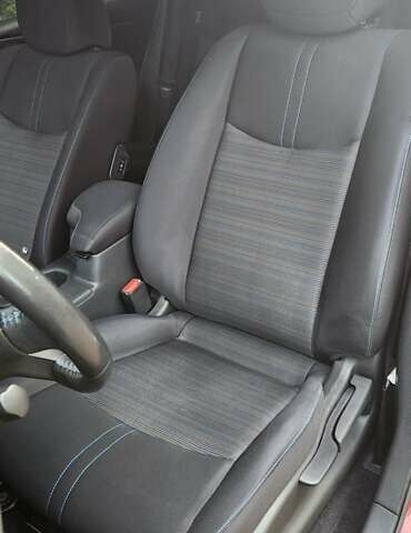 Красный Ниссан Лиф, объемом двигателя 0 л и пробегом 130 тыс. км за 10950 $, фото 27 на Automoto.ua