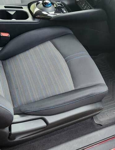 Красный Ниссан Лиф, объемом двигателя 0 л и пробегом 130 тыс. км за 10950 $, фото 18 на Automoto.ua