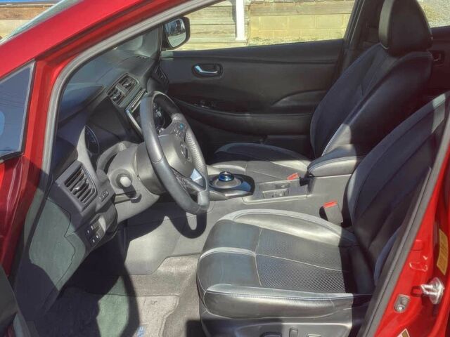 Красный Ниссан Лиф, объемом двигателя 0 л и пробегом 31 тыс. км за 13000 $, фото 8 на Automoto.ua