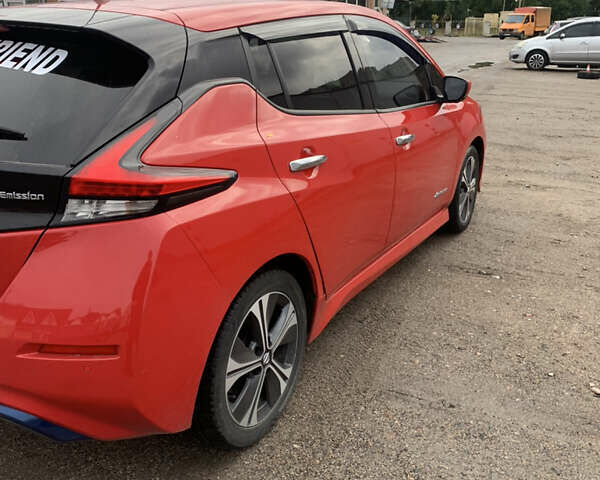 Красный Ниссан Лиф, объемом двигателя 0 л и пробегом 89 тыс. км за 12500 $, фото 8 на Automoto.ua