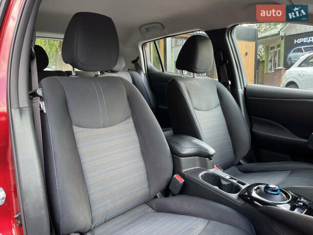 Красный Ниссан Лиф, объемом двигателя 0 л и пробегом 117 тыс. км за 12000 $, фото 15 на Automoto.ua