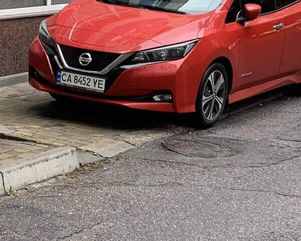 Красный Ниссан Лиф, объемом двигателя 0 л и пробегом 89 тыс. км за 12500 $, фото 4 на Automoto.ua