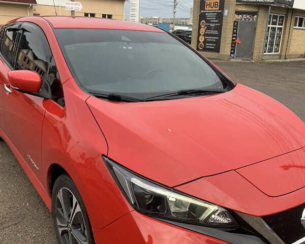 Красный Ниссан Лиф, объемом двигателя 0 л и пробегом 89 тыс. км за 12500 $, фото 3 на Automoto.ua