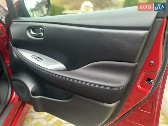 Красный Ниссан Лиф, объемом двигателя 0 л и пробегом 62 тыс. км за 11990 $, фото 8 на Automoto.ua