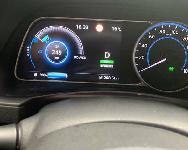 Красный Ниссан Лиф, объемом двигателя 0 л и пробегом 89 тыс. км за 12500 $, фото 9 на Automoto.ua