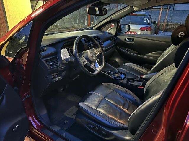 Красный Ниссан Лиф, объемом двигателя 0 л и пробегом 134 тыс. км за 12200 $, фото 5 на Automoto.ua