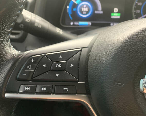 Красный Ниссан Лиф, объемом двигателя 0 л и пробегом 89 тыс. км за 12500 $, фото 21 на Automoto.ua