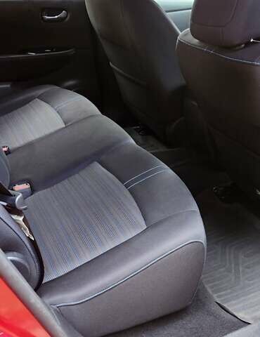 Красный Ниссан Лиф, объемом двигателя 0 л и пробегом 130 тыс. км за 10950 $, фото 20 на Automoto.ua