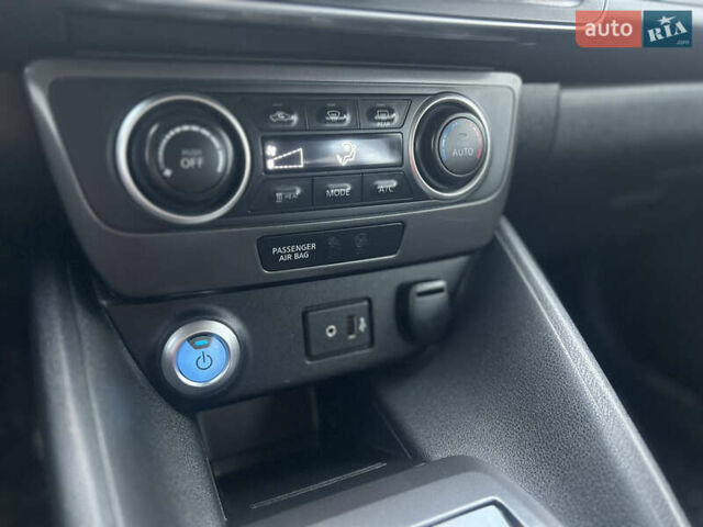 Красный Ниссан Лиф, объемом двигателя 0 л и пробегом 62 тыс. км за 11990 $, фото 16 на Automoto.ua