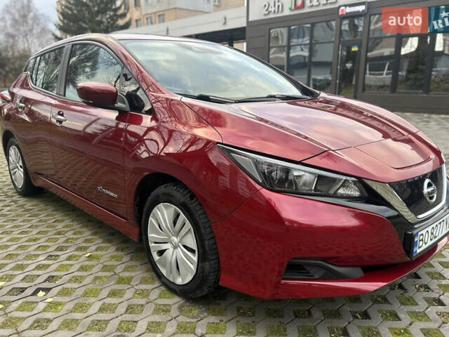 Красный Ниссан Лиф, объемом двигателя 0 л и пробегом 62 тыс. км за 11990 $, фото 1 на Automoto.ua