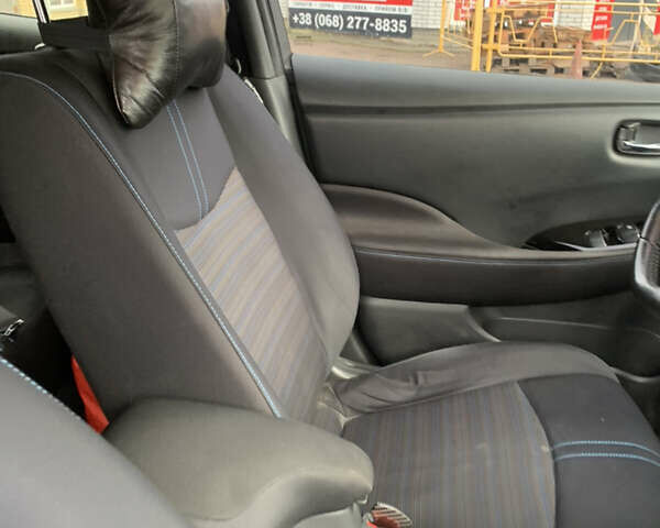 Красный Ниссан Лиф, объемом двигателя 0 л и пробегом 89 тыс. км за 12500 $, фото 15 на Automoto.ua