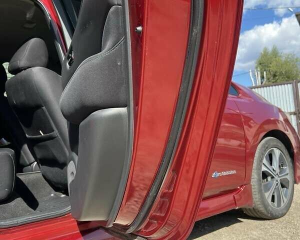 Красный Ниссан Лиф, объемом двигателя 0 л и пробегом 80 тыс. км за 13799 $, фото 24 на Automoto.ua