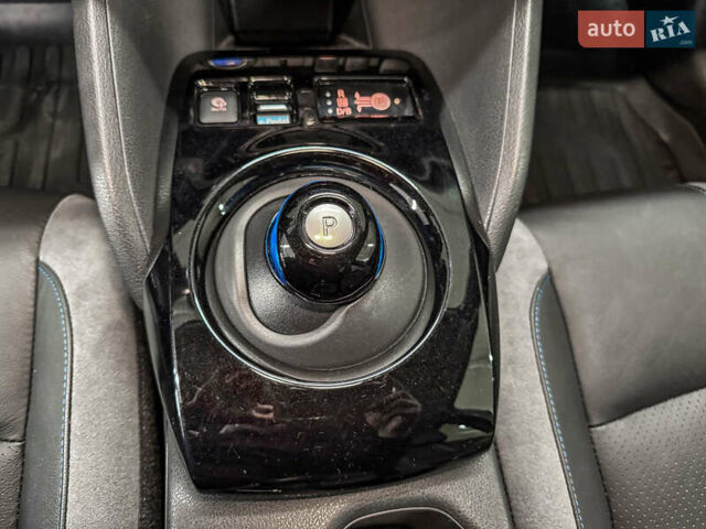 Красный Ниссан Лиф, объемом двигателя 0 л и пробегом 25 тыс. км за 8500 $, фото 16 на Automoto.ua