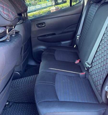 Красный Ниссан Лиф, объемом двигателя 0 л и пробегом 90 тыс. км за 11500 $, фото 18 на Automoto.ua