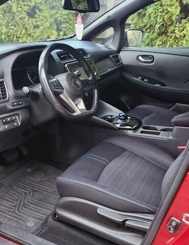 Красный Ниссан Лиф, объемом двигателя 0 л и пробегом 130 тыс. км за 10950 $, фото 25 на Automoto.ua