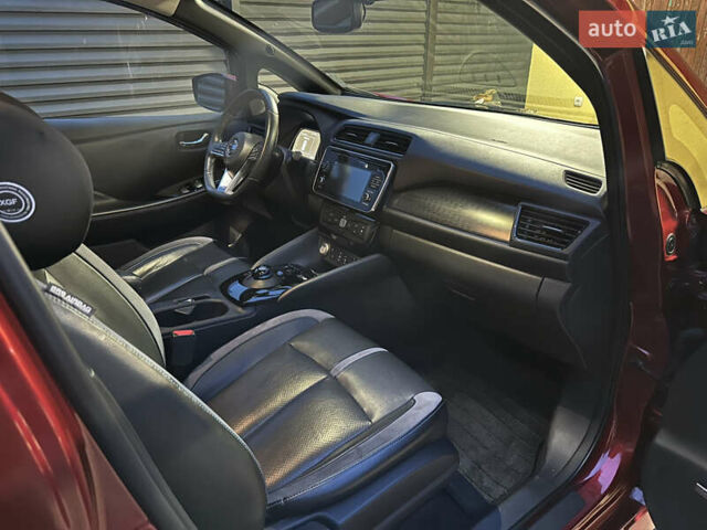 Красный Ниссан Лиф, объемом двигателя 0 л и пробегом 134 тыс. км за 12500 $, фото 12 на Automoto.ua