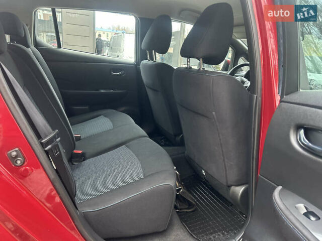 Красный Ниссан Лиф, объемом двигателя 0 л и пробегом 62 тыс. км за 11990 $, фото 10 на Automoto.ua