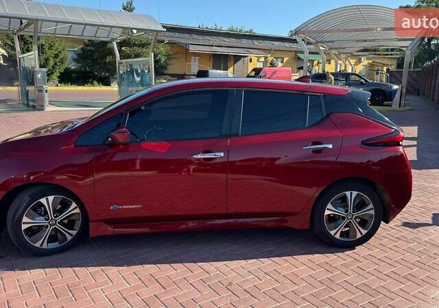 Красный Ниссан Лиф, объемом двигателя 0 л и пробегом 90 тыс. км за 11500 $, фото 8 на Automoto.ua