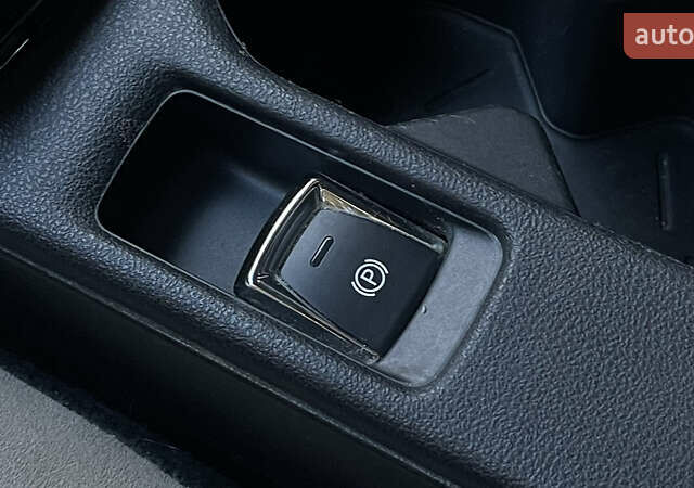 Красный Ниссан Лиф, объемом двигателя 0 л и пробегом 84 тыс. км за 13700 $, фото 15 на Automoto.ua