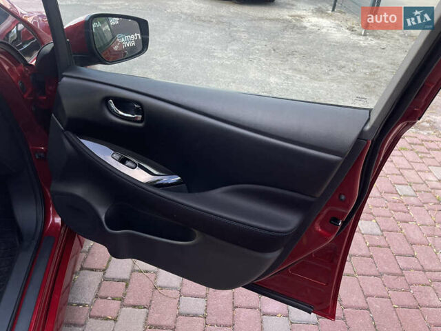 Красный Ниссан Лиф, объемом двигателя 0 л и пробегом 117 тыс. км за 12000 $, фото 14 на Automoto.ua