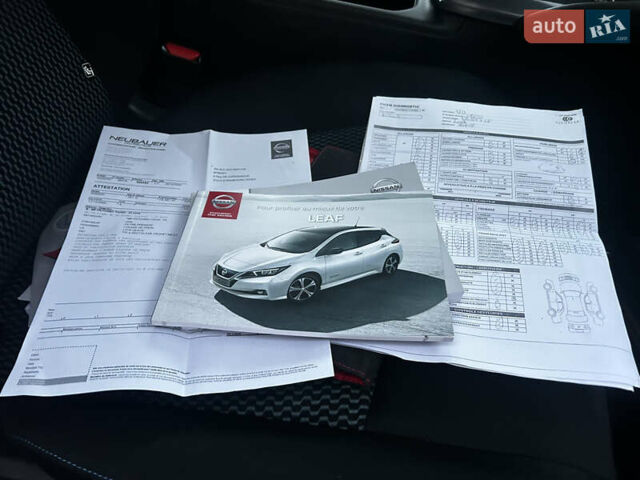 Красный Ниссан Лиф, объемом двигателя 0 л и пробегом 62 тыс. км за 11990 $, фото 26 на Automoto.ua